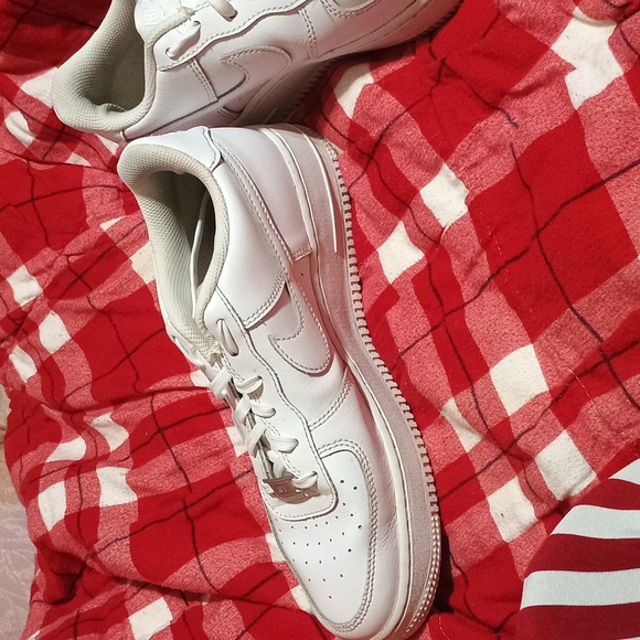 White Nike Air Force 1s size 7y great condition - Picture 2 of 4